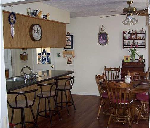 5th image of 221 Buttonwood Dr