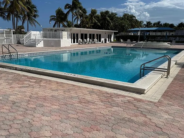5005 Collins Ave #1525 — Photo 25