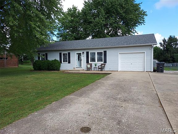 2nd image of 1303 Cardinal Dr