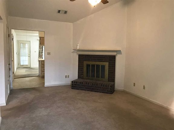 4th image of 795 Pecan Gardens Cir W