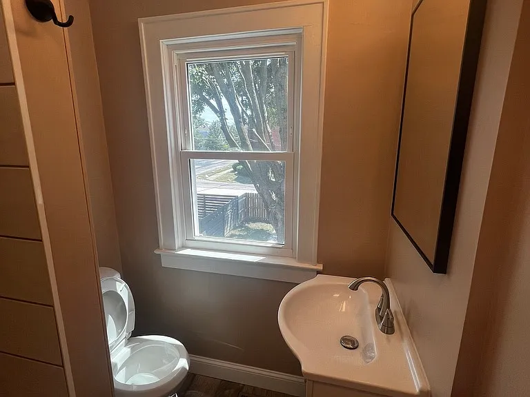 79-81 E Southwood Ave #81 — Photo 11
