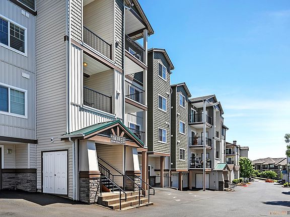 2nd image of 11830 NW Holly Springs Ln Unit 304