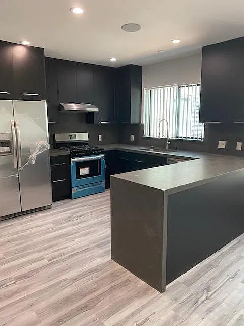 4930 Laurel Canyon Blvd #201