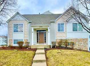 1950 Middlebury Dr #1950, Aurora, IL 60503