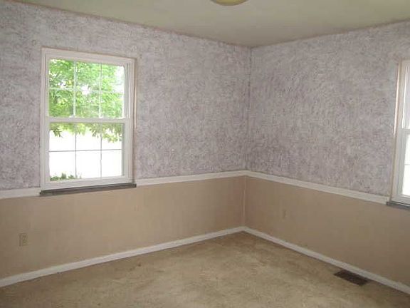 2nd image of 1724 Gondert Ave