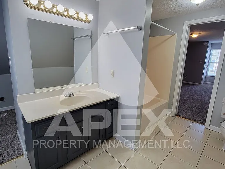 2028 Woodrow Dr — Photo 22