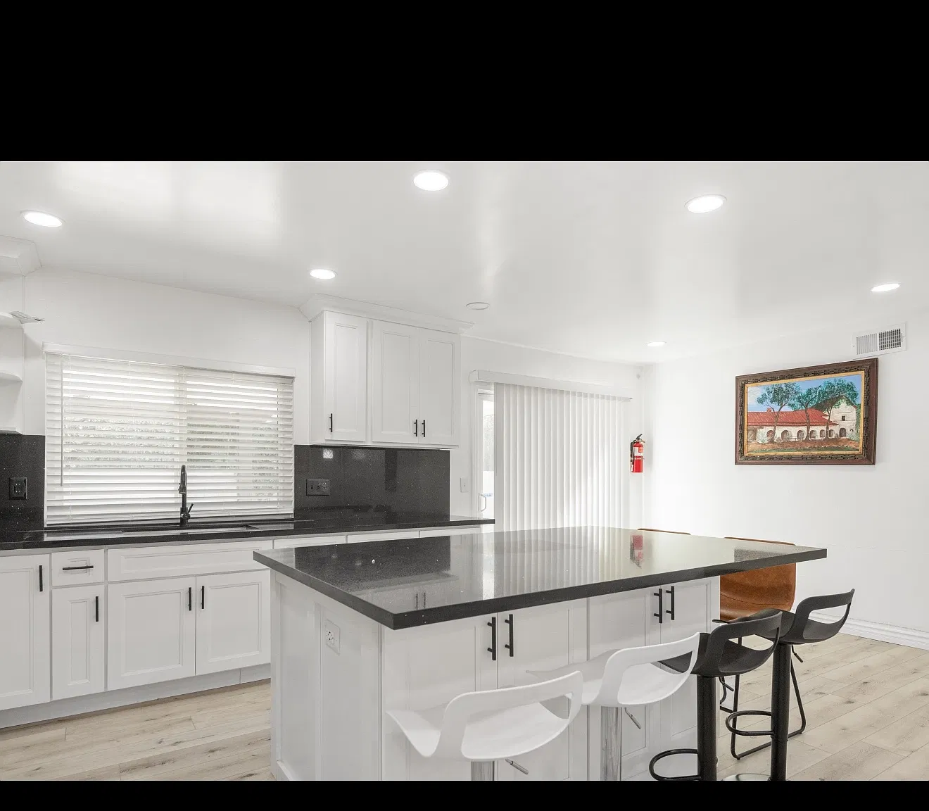 4 bed, 1284 sqft, $3,590 — Photo 3