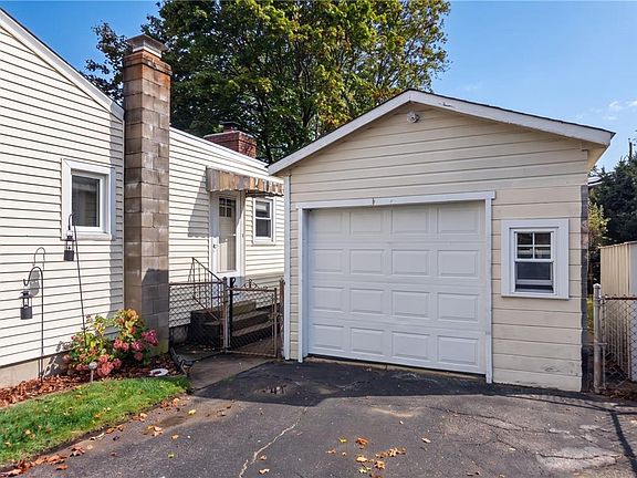 4th image of 44 Meadow Dr