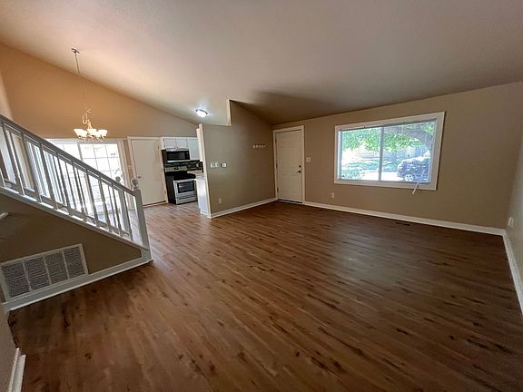 5th image of 412 Albion Way