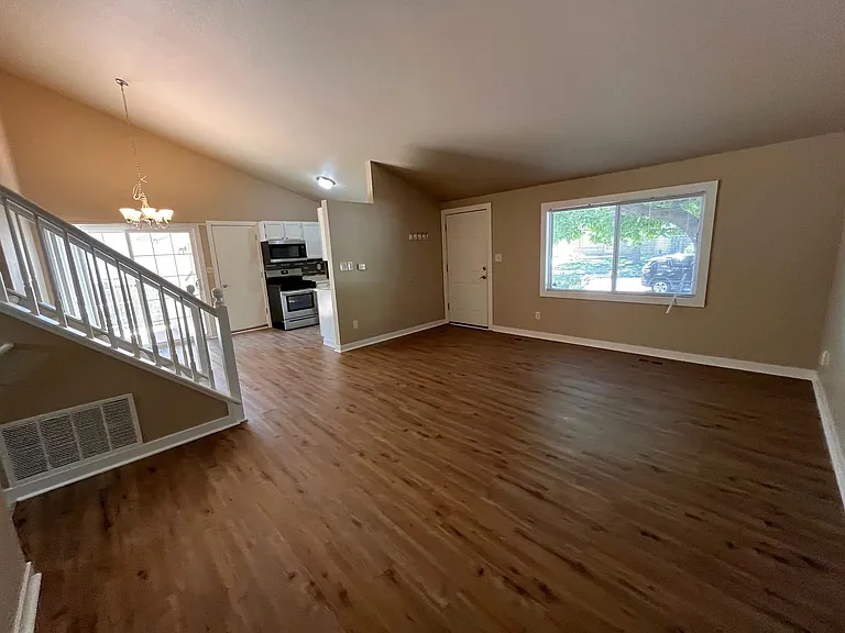 412 Albion Way — Photo 5