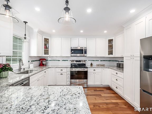 4th image of 123 Richmond Hill Road #18
