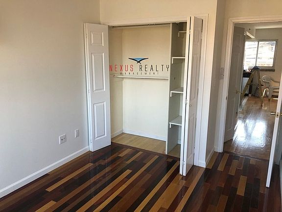 3rd image of 2554 Crescent St APT 2