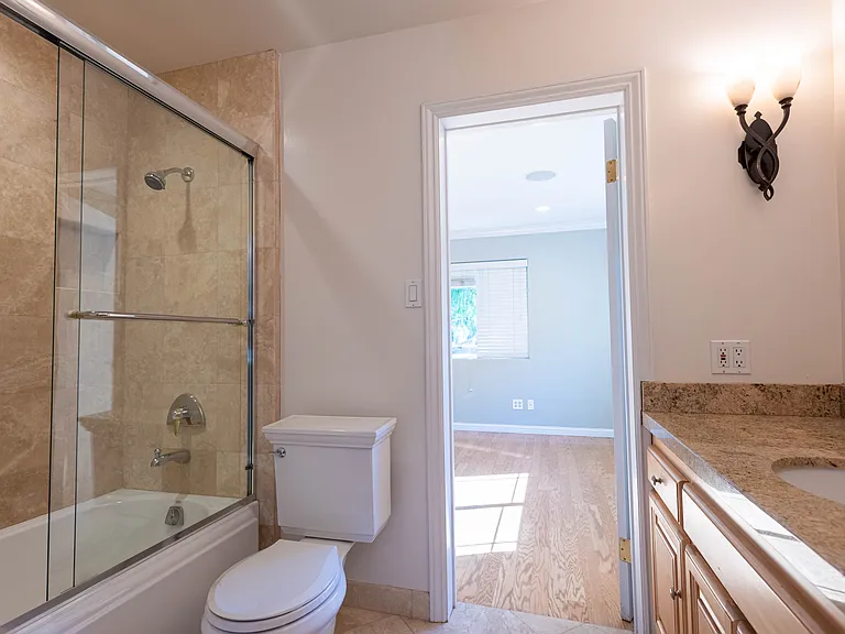 4539 Mammoth Ave — Photo 13