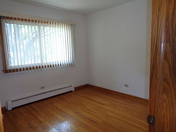 5th image of 320 Beach Ave APT 2A