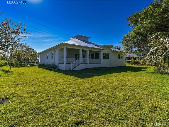 3rd image of 2 Pineapple Ln