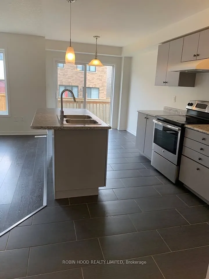 3 bed, $2,695 — Photo 4