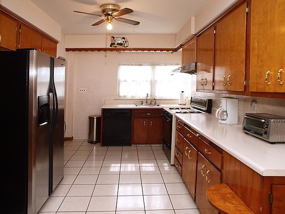 3rd image of 150 Voorhis Ave