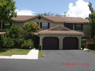 9151 Vineyard Lake Dr, Plantation, FL 33324