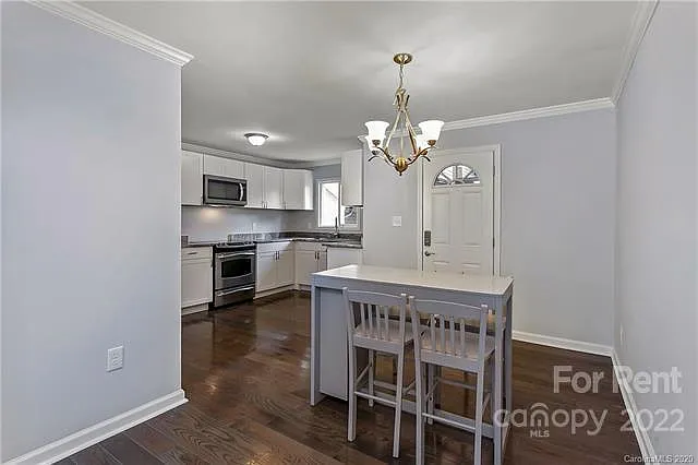 1032 Holland Ave — Photo 12