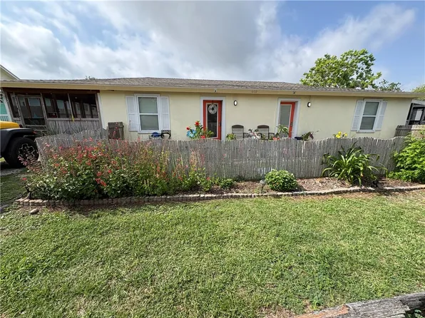 609 W Liberty St, Rockport, TX 78382
