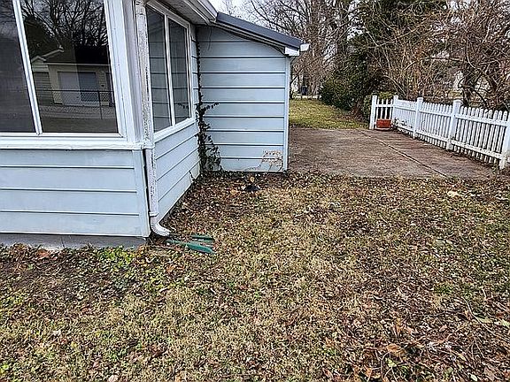 5th image of 3205 Dean Ave