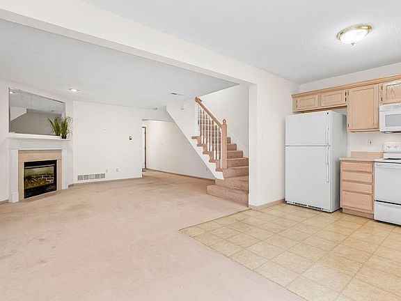2nd image of 1325 SE Lexington Ave