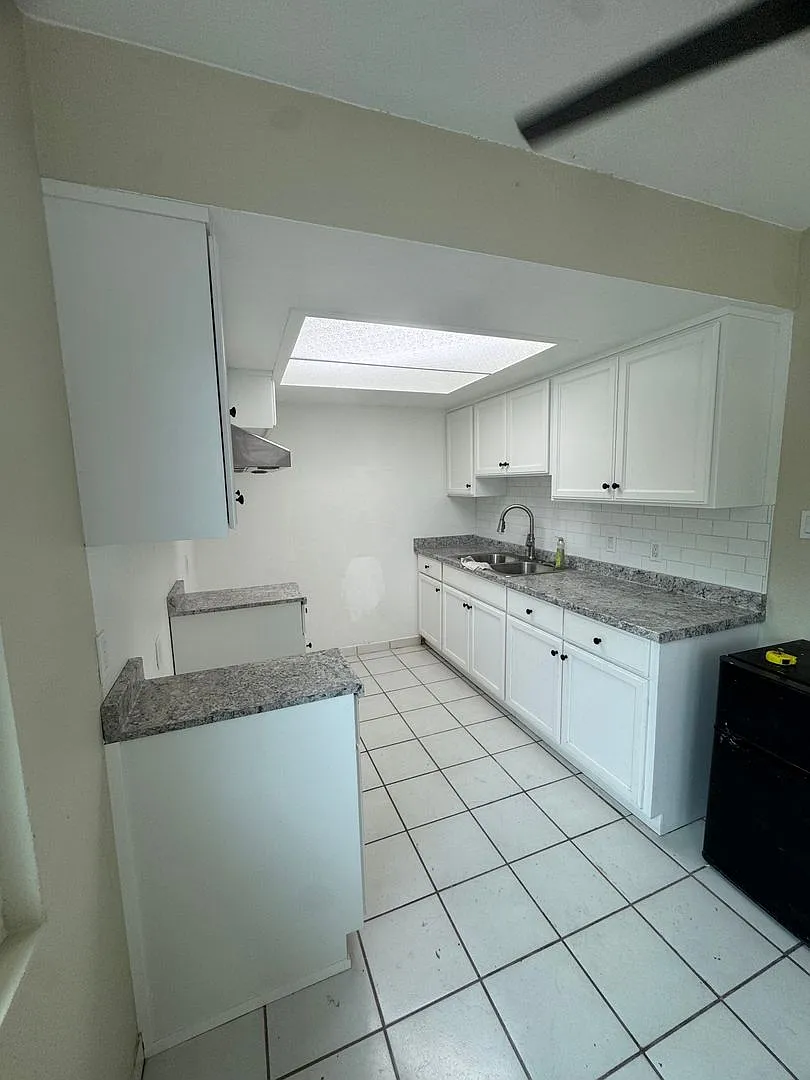 BG7033 — Photo 1