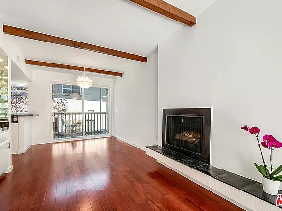 3rd image of 945 21st St APT 11