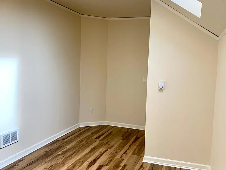 1 W Highland Dr #11 — Photo 17