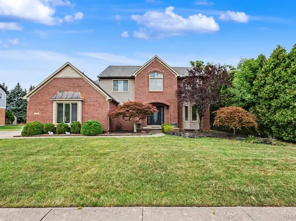 214 Robert Ct, Canton, MI 48188