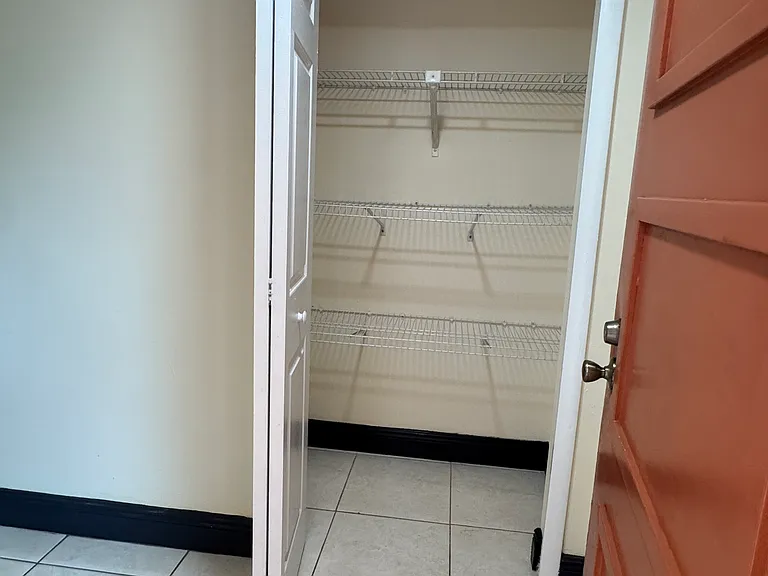 215 Lakeview Dr #105 — Photo 4