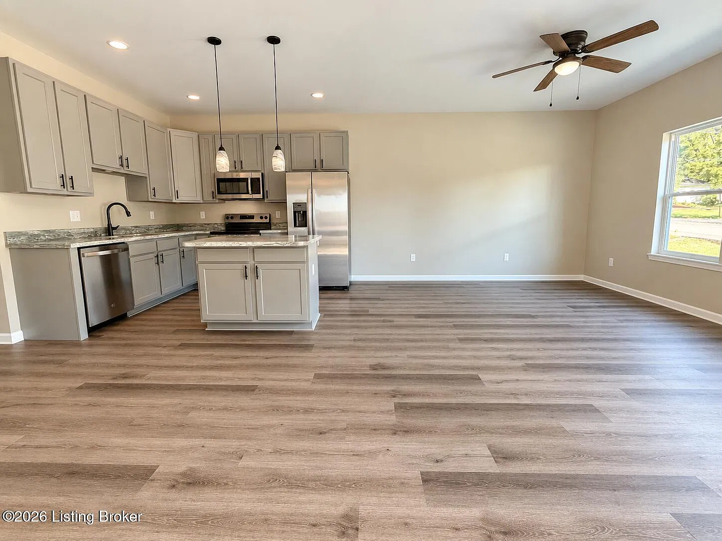 3 bed, 2.0 bath, 1200 sqft, $1,695 — Photo 2