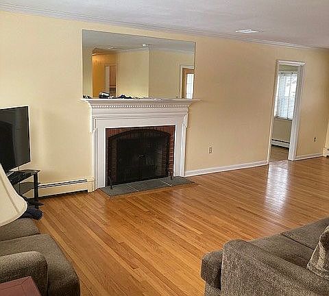 3rd image of 52 Edward Pl