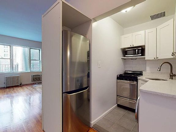 3rd image of 1616 York Ave #12