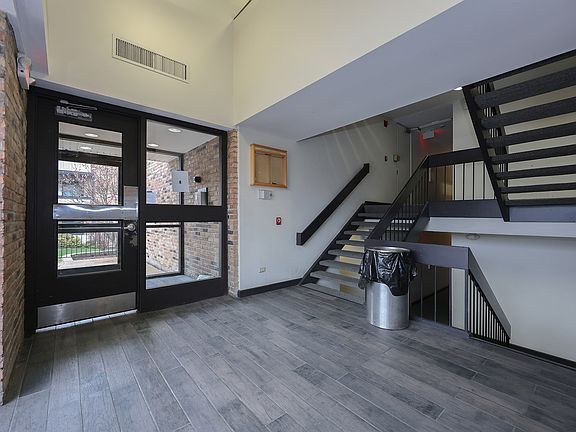 4th image of 1813 Hemlock Pl APT 204