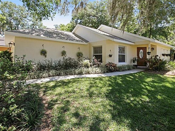 3rd image of 896 Pecan Ct