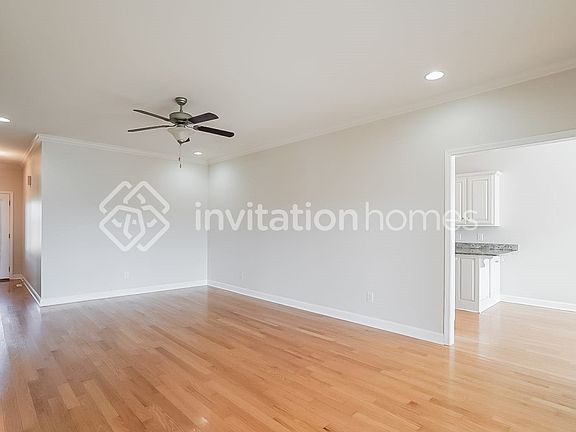 3rd image of 440 Lucy Cir