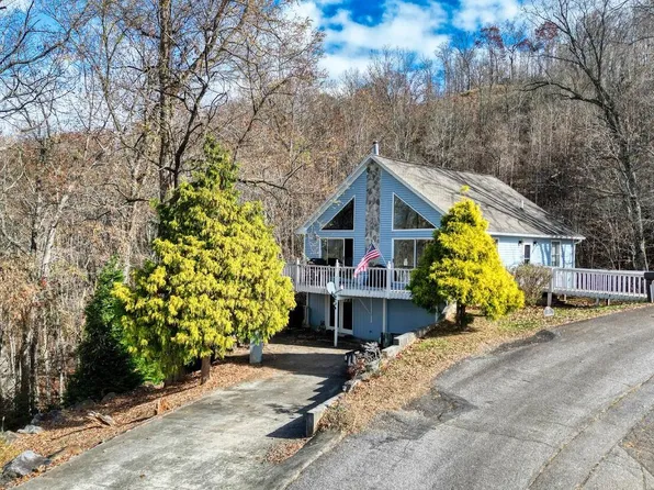 427 Mountain Dr N, Hiawassee, GA 30546