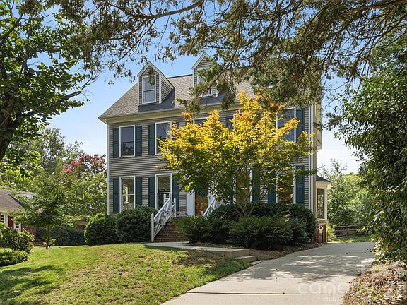 3rd image of 6912 Foxglove Dr