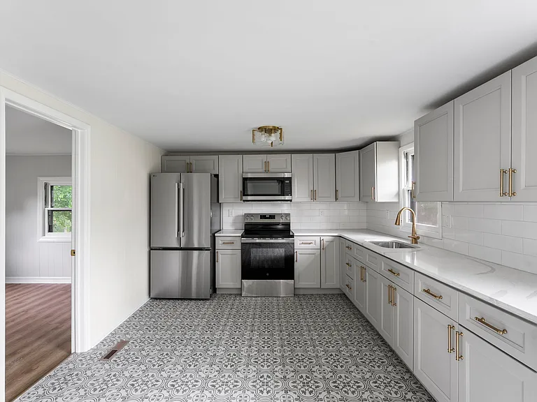284 Ellicott Rd — Photo 8