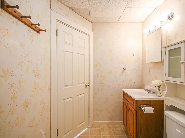 29 Saint Lawrence St #2 — Photo 26