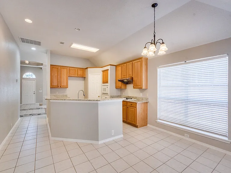 2509 Hunters Run Dr — Photo 6