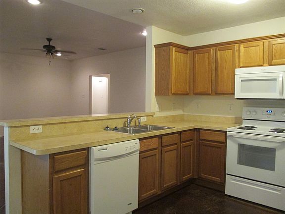 4th image of 719 Hallvale Dr