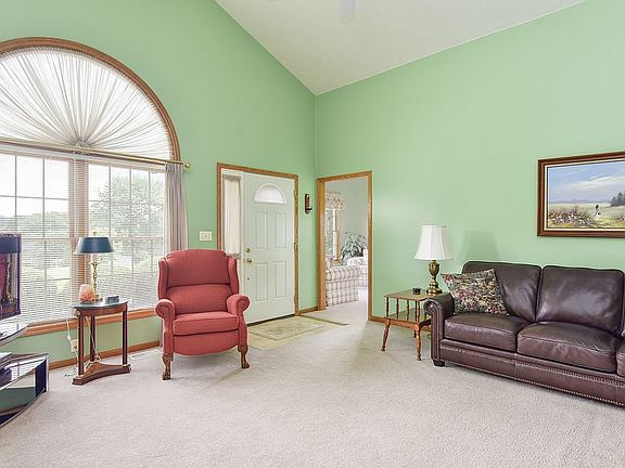 4th image of 49061 Eagle Dr