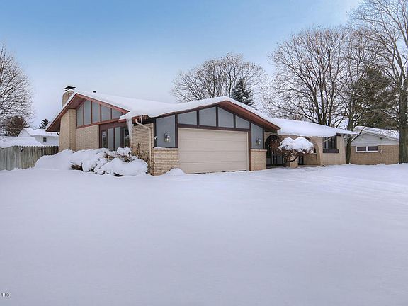 3rd image of 3665 Pawnee Dr SW