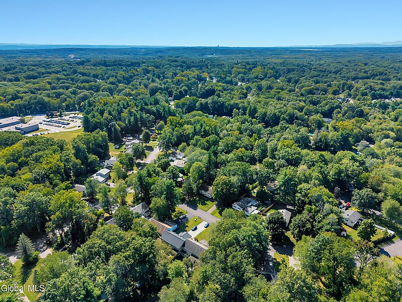 3rd image of 28 Willard Drive