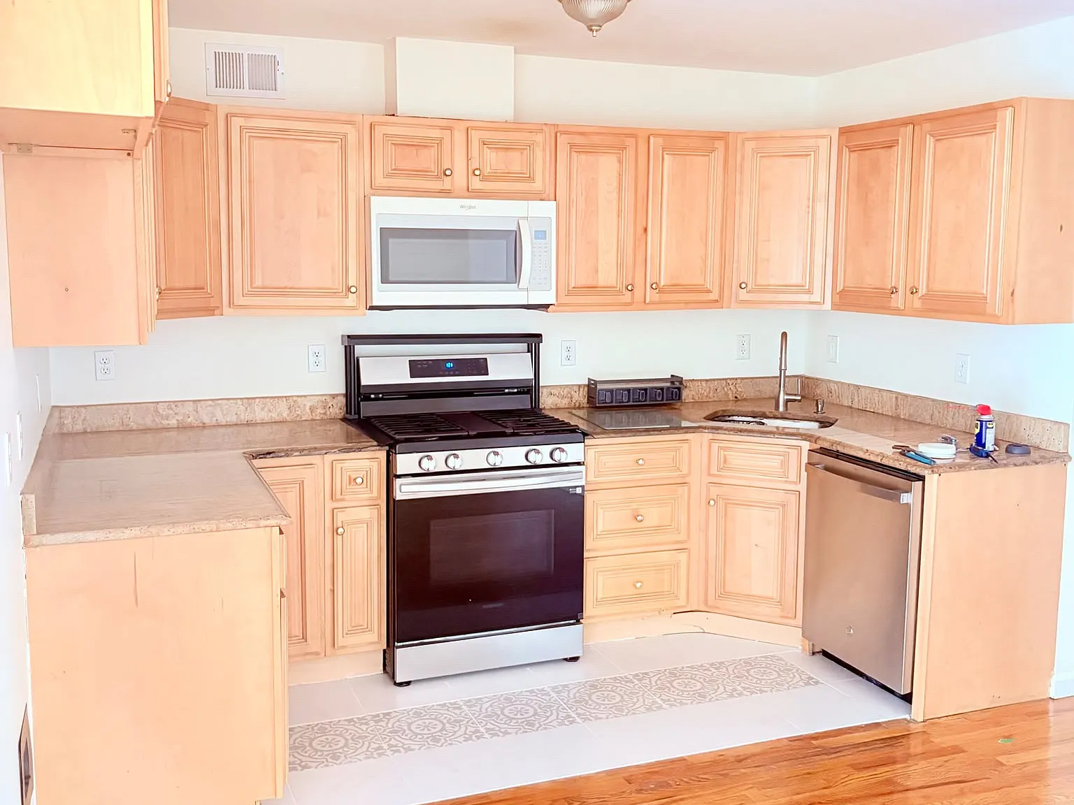 3 bed, $2,500 — Photo 3
