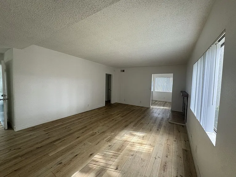 2535 Kansas Ave — Photo 27