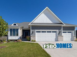 4433 Muirfield Dr, Bettendorf, IA 52722