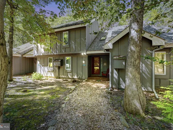 121 Down Hl, Lake Harmony, PA 18624